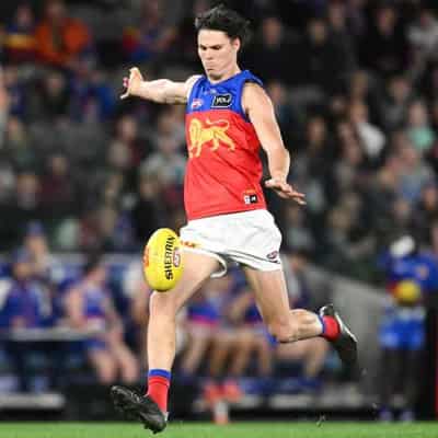 Lions rally to beat Bulldogs in classic, now 5-0 in AFL
