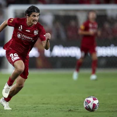 Reds steal late victory to keep finals hopes alive