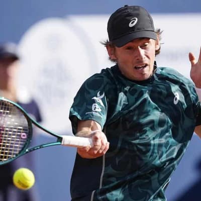 De Minaur beaten by in-form Alcaraz in Barcelona