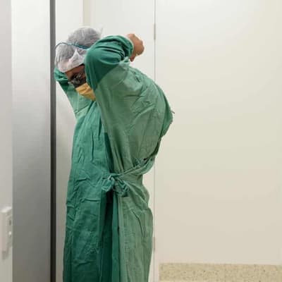 Foreign surgeon numbers hamstrung by higher standards