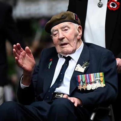 Aussies mark Anzac memory of diggers young and old
