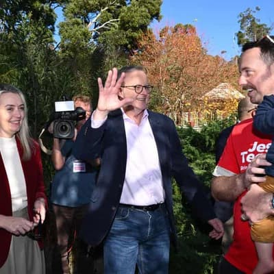 Leaders ease off on messaging as Aussies tune out