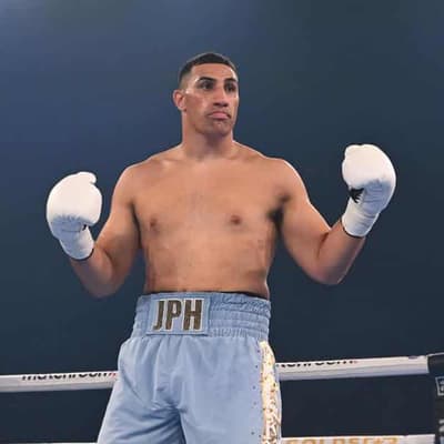 Heavyweight hope Huni rockets into 'massive' title shot