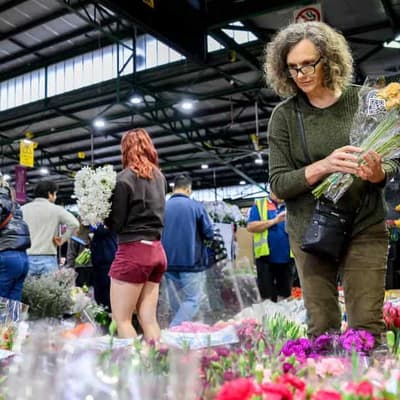 Cash splash on Mother's Day, as fewer take part