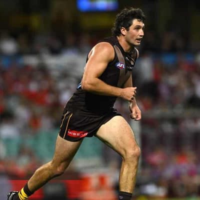 Hawks rest Barrass, Bulldogs lose Adam Treloar