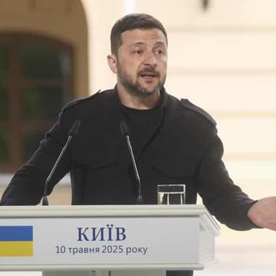 Ukraine's Zelenskiy wants face-to-face talks with Putin