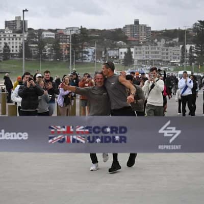 Man becomes fastest runner to cross Australia on foot