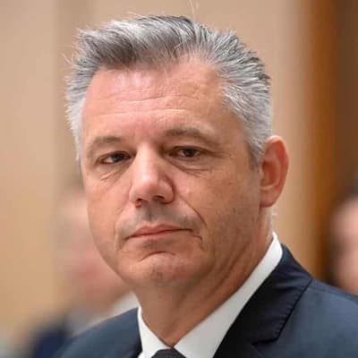 Warburton returns as Supercars chief after media stint