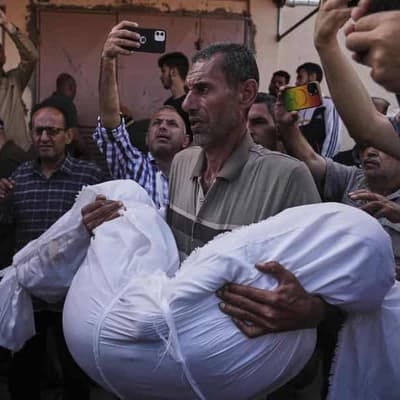 Dozens killed in Gaza as criticism of Israel mounts