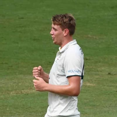 Green guides Gloucestershire to rare red ball victory