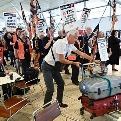 Qantas makes mercy plea for illegal sackings 'mistake'