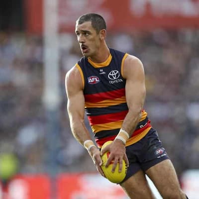 Crows star in tightrope race to reach 300 milestone