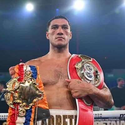 Boxing great's advice in 'threat' Opetaia's title chase