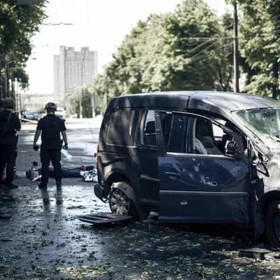 Ukraine city under threat as Russian forces advance