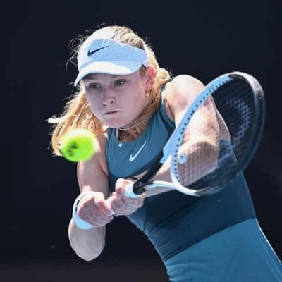 Jones making mark on clay as she reaches last eight