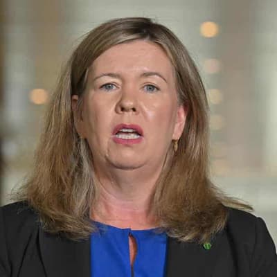 Archer fires an early shot amid state political turmoil