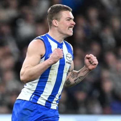 Leaders' late heroics help Kangaroos bound to victory