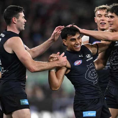 'Black and white' bump as Blues hold off Bombers' surge