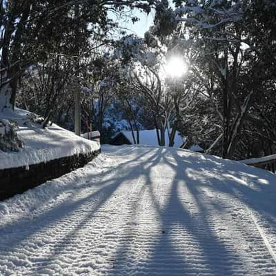 Heavy snow strands drivers and hikers as chill sets in