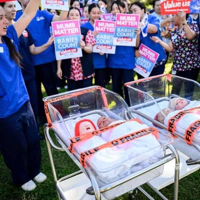 Nurses rally over sick bubs 'parked in cramped unit'