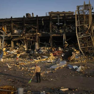 Seven killed in Ukraine, Putin to cut military spending