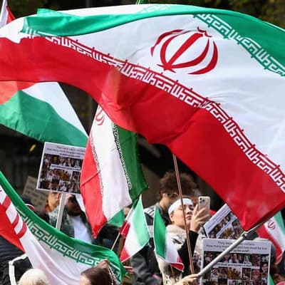 'No other option': desperate plea from stranded Aussies