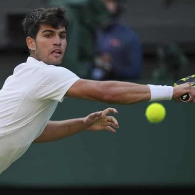 Struff stress but Carlitos maintains hat-trick charge