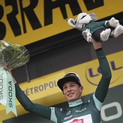 Philipsen in yellow as Vingegaard shows intent in Tour