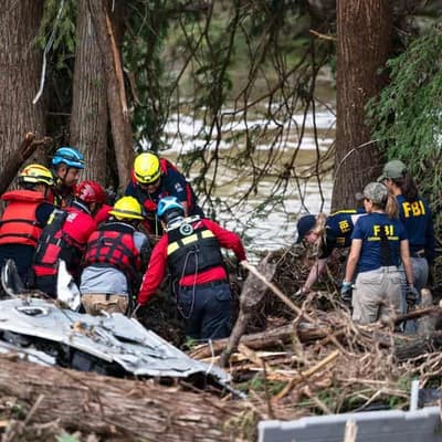 Grim milestone as rescuers search for US flood victims