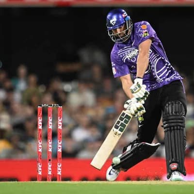 Hurricanes lock down big hitter for title defence