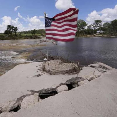 Crews comb flood-stricken Texas for 170 missing people