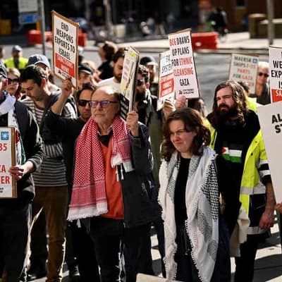 Protests, criticisms of anti-Semitism report continue