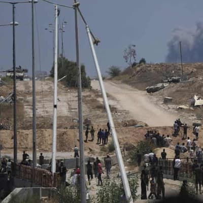 Gaza truce talks falter, 17 die in latest aid shooting