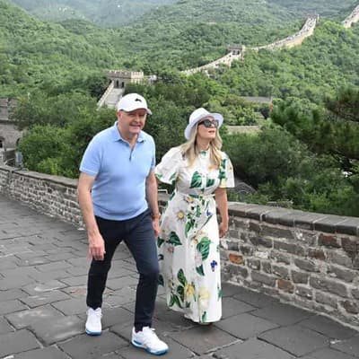 PM retraces predecessor's steps on China's Great Wall