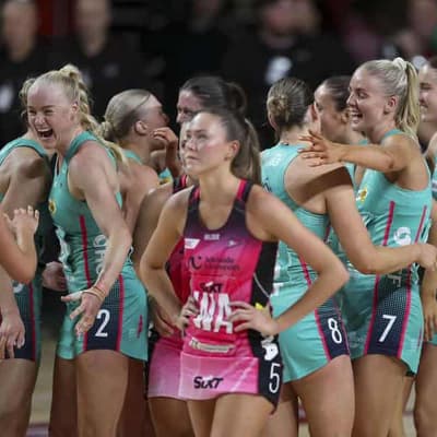Vixens strike late to end Thunderbirds' title reign