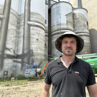Aussie brings grain silo art to small North Dakota town