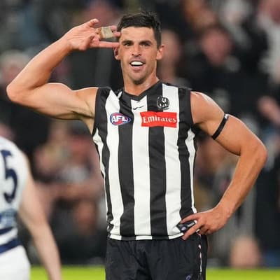 Magpie great to play on, ruck star signs fresh deal