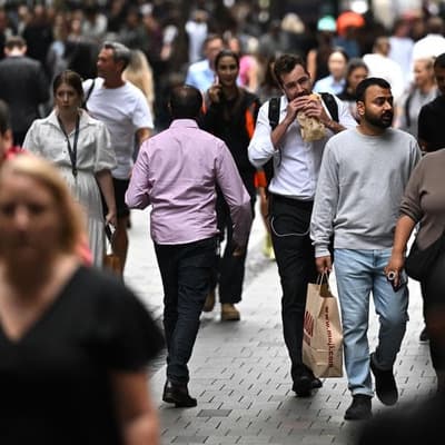 Unions urge four-day work week ahead of economic summit