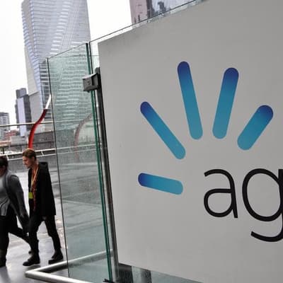 Energy retailer profits slump, looks to renewables