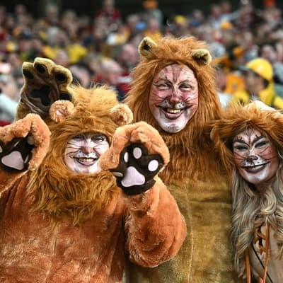 Footy fans help consumer spending roar into growth