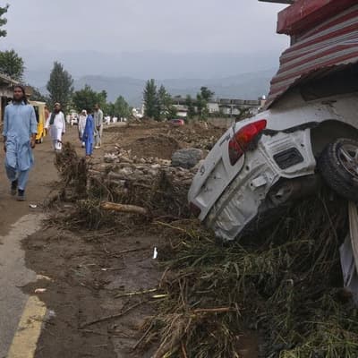 More than 300 people dead in Pakistan after floods