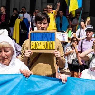 PM lauds Ukraine support as eyes turn to Trump meeting