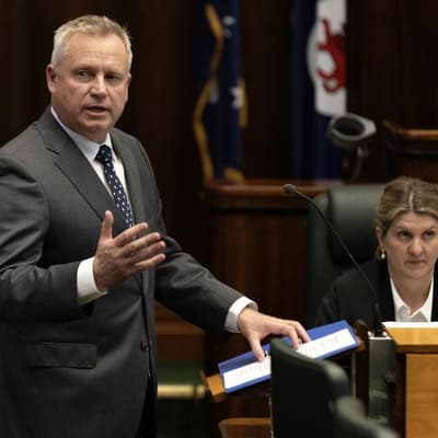 Cross bench lashes Labor as minority Libs retain power