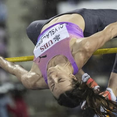 Winging in the rain: Olyslagers splashes to Diamond win