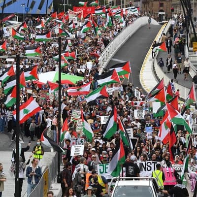 Pro-Palestine march changes route after bridge ban