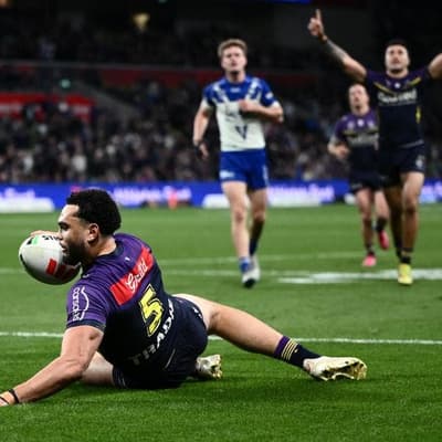 Storm hold out fast-finishing Bulldogs in NRL thriller