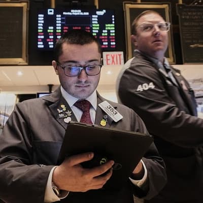 S&P 500 ends higher after Trump attacks Fed