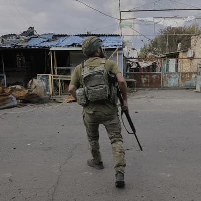 Russian troops gain ground in Ukraine's southeast