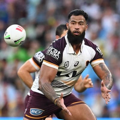 Haas recovers, set to tee off against Cowboys legend