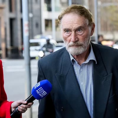 Skydivers snagged mid-air during 'catastrophic' jump